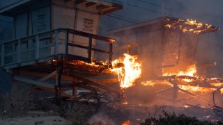 Palisades Fire Spreads to Malibu as Homes Burn Unchecked Along PCH