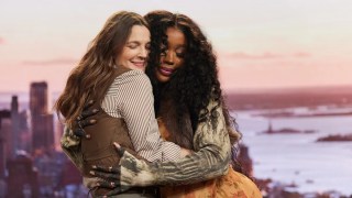 SZA Tells Drew Barrymore Why She Named a Song After Her, Says She’s ‘One of the Few Lovely White Women’ She Emulates | Video